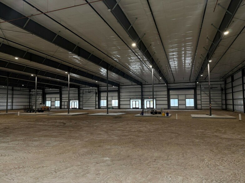 More Photos Of 1530 Kendrick Ln, Lakeland Warehouse For Lease