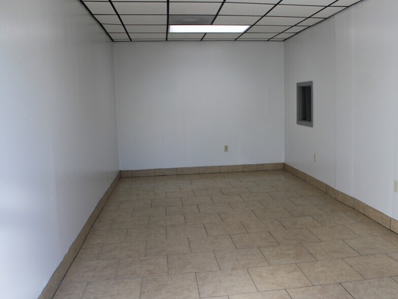 More Photos Of 6405 N 50th St, Tampa Warehouse For Lease