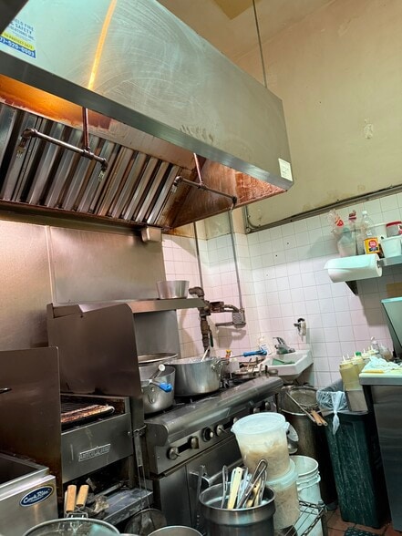 More Photos Of 633-637 Laurel St, San Carlos Restaurant For Lease