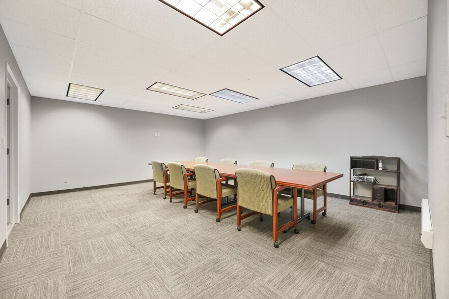 More Photos Of 9502 19th Ave SE, Everett Office For Lease