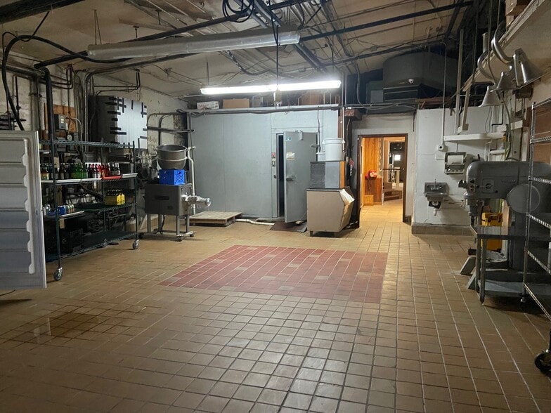 More Photos Of 815 W College Ave, Appleton Restaurant For Lease