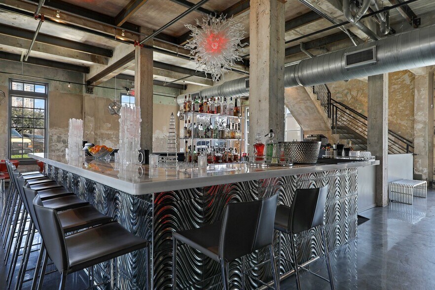 More Photos Of 604 S Alamo St, San Antonio Freestanding For Sale