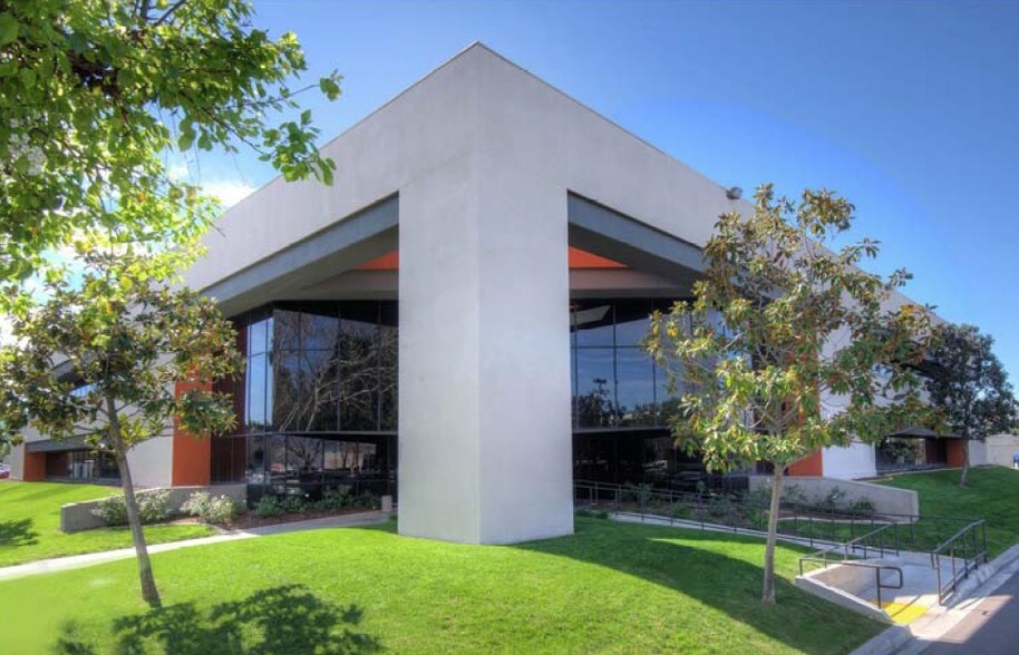 More Photos Of 202 E Airport Dr, San Bernardino Office For Lease