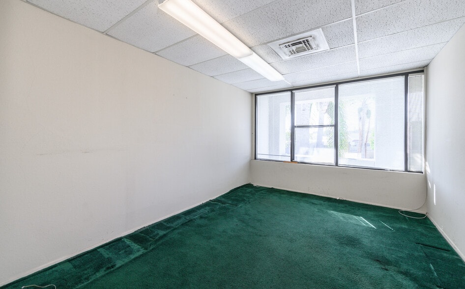 More Photos Of 711 W 17th St, Costa Mesa Light Manufacturing For Sale