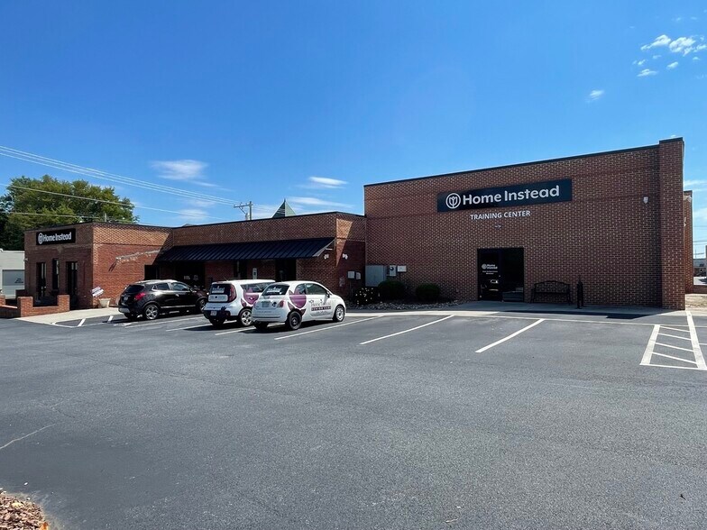 More Photos Of 30 E 1st St, Lexington Storefront Retail Office For Lease