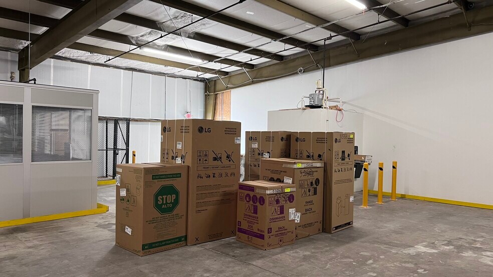 More Photos Of 6 NW Salevan Pl, Milford Warehouse For Lease