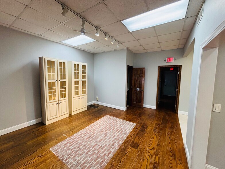 More Photos Of 167 Glen Head Rd, Glen Head Storefront Retail Residential For Lease