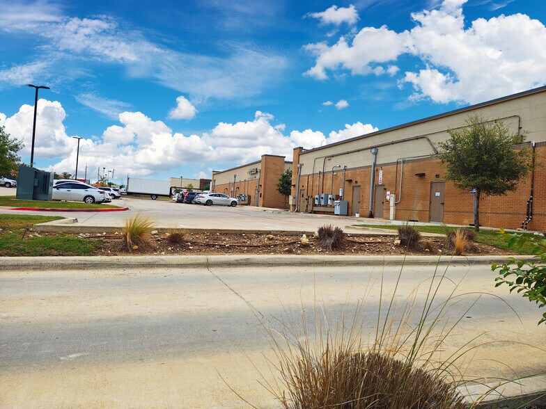 More Photos Of 5309 McPherson Blvd, Fort Worth General Retail For Lease