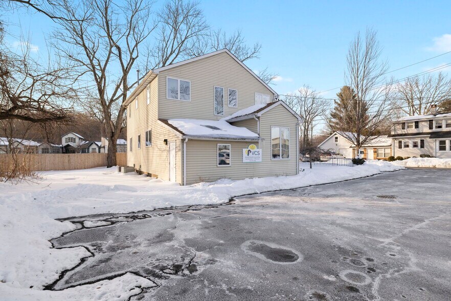 More Photos Of 7 Stokum Ln, New City Office For Sale