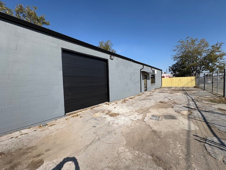 More Photos Of 6251 Griggs Rd, Houston Warehouse For Sale