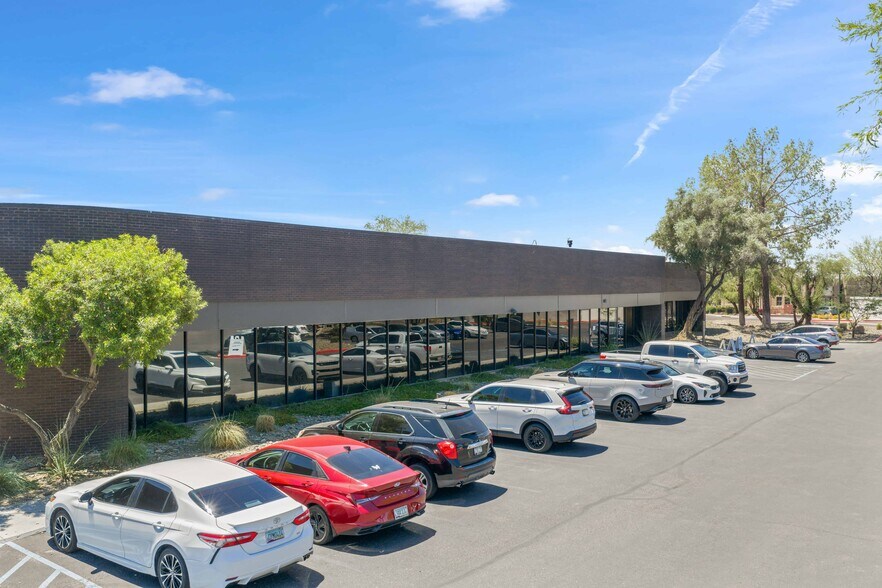More Photos Of 14455 N Hayden Rd, Scottsdale Light Distribution For Sale