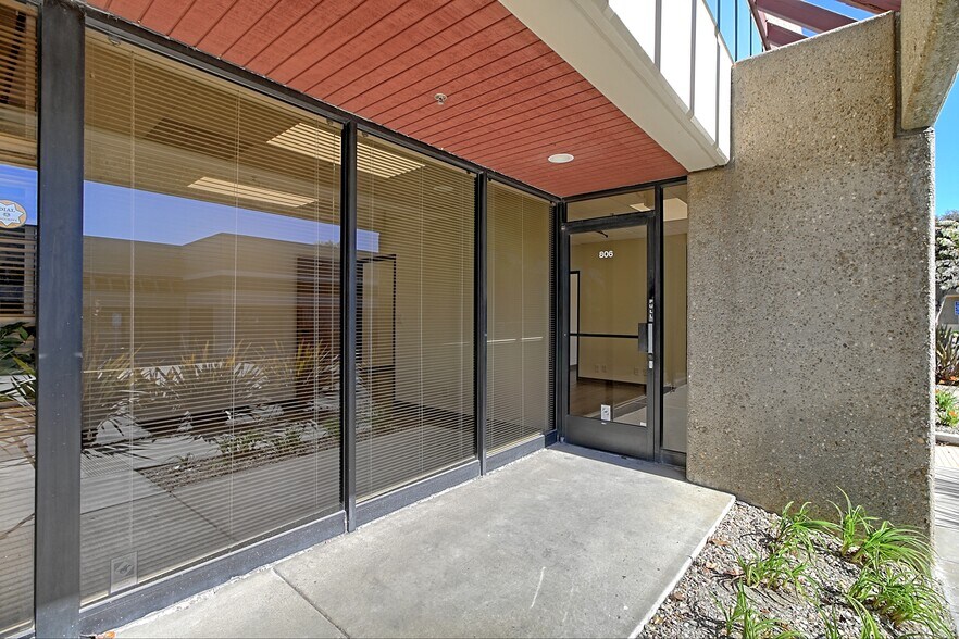 More Photos Of 4564 Telephone Rd, Ventura Warehouse For Lease