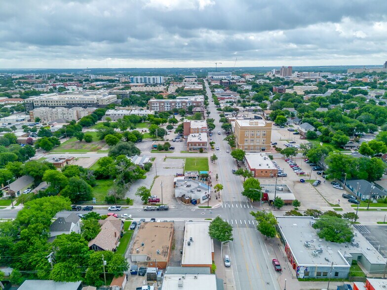 More Photos Of 1300-1302 W Magnolia Ave, Fort Worth General Retail For Lease