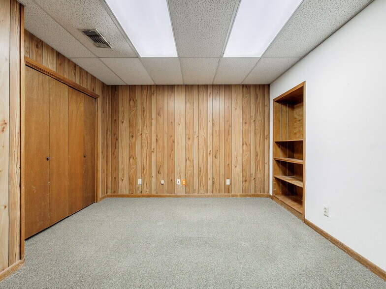 More Photos Of 233 Ackerman St, Rockdale Storefront Retail Office For Sale