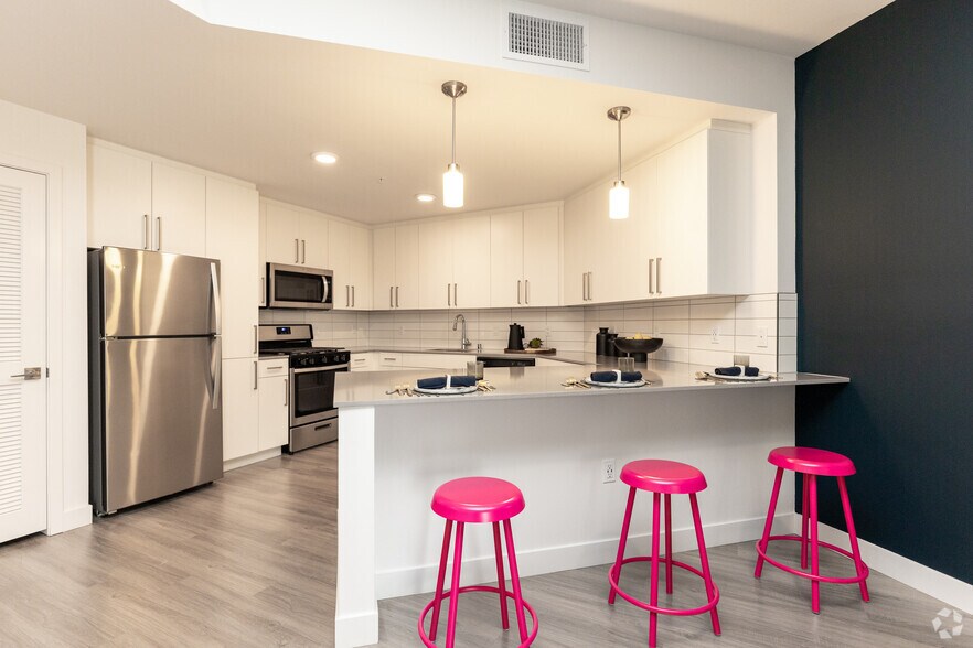 More Photos Of 11311 Chandler Blvd, North Hollywood Apartments For Lease