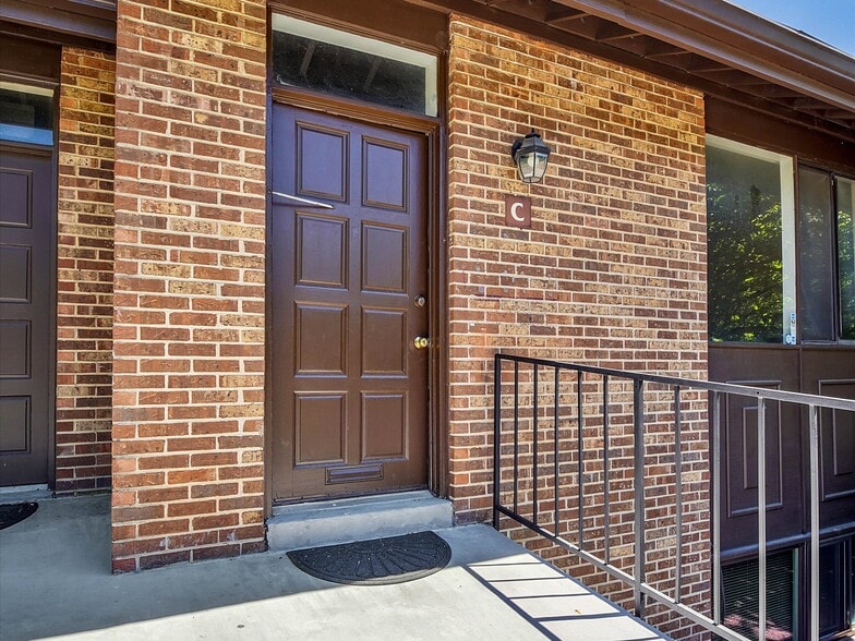 More Photos Of 311 Maple Ave W, Vienna Medical For Lease