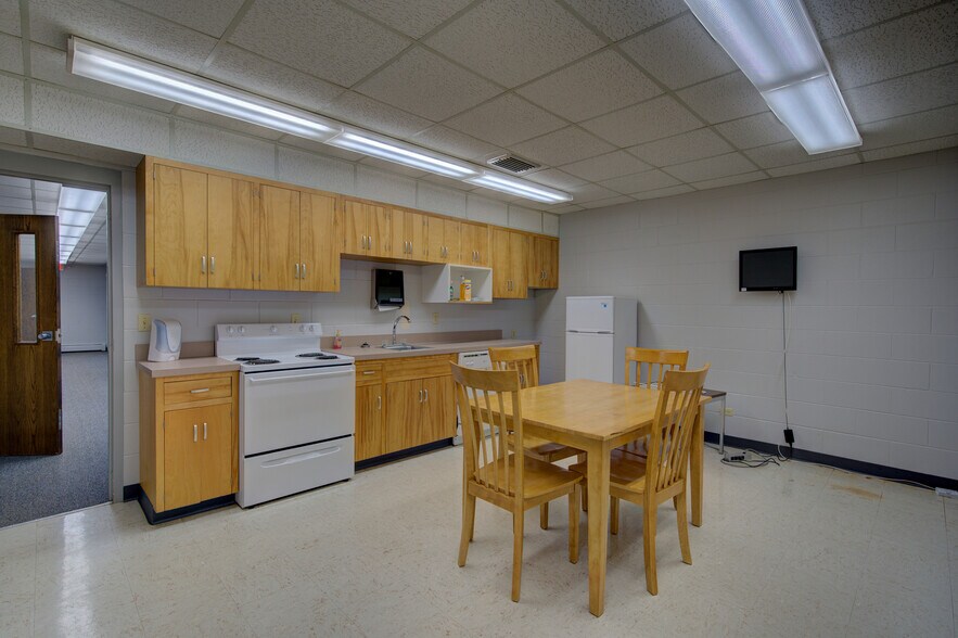 More Photos Of 319 E Broadway St, Mount Pleasant Bank For Sale