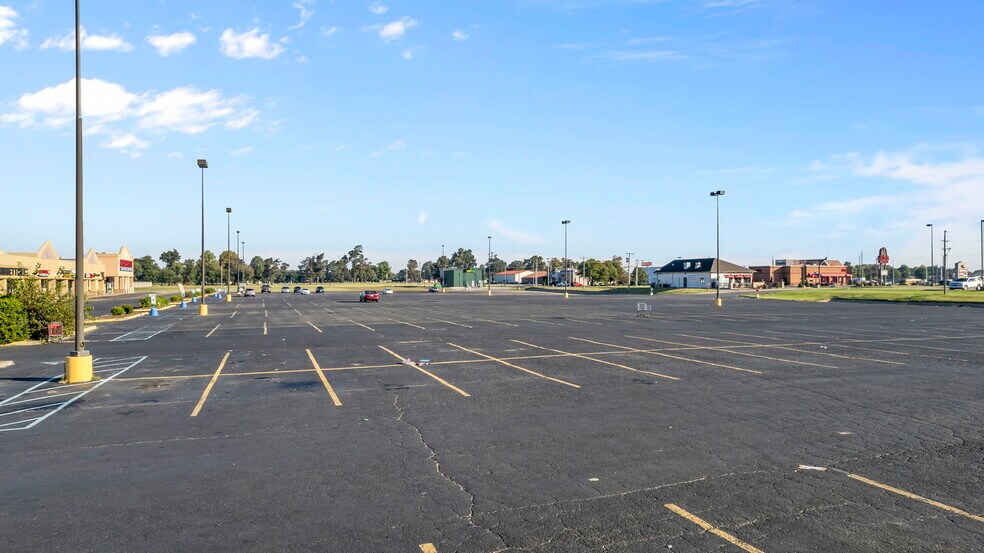 More Photos Of 1213 S Main St, Sikeston Unknown For Lease
