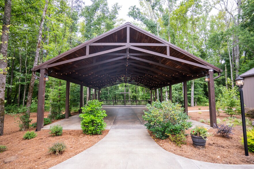 More Photos Of 387 A County Road 218, Corinth General Retail For Sale