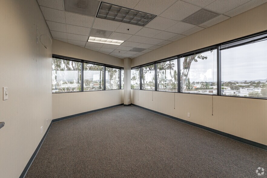 More Photos Of 15707 Rockfield Blvd, Irvine Office For Lease