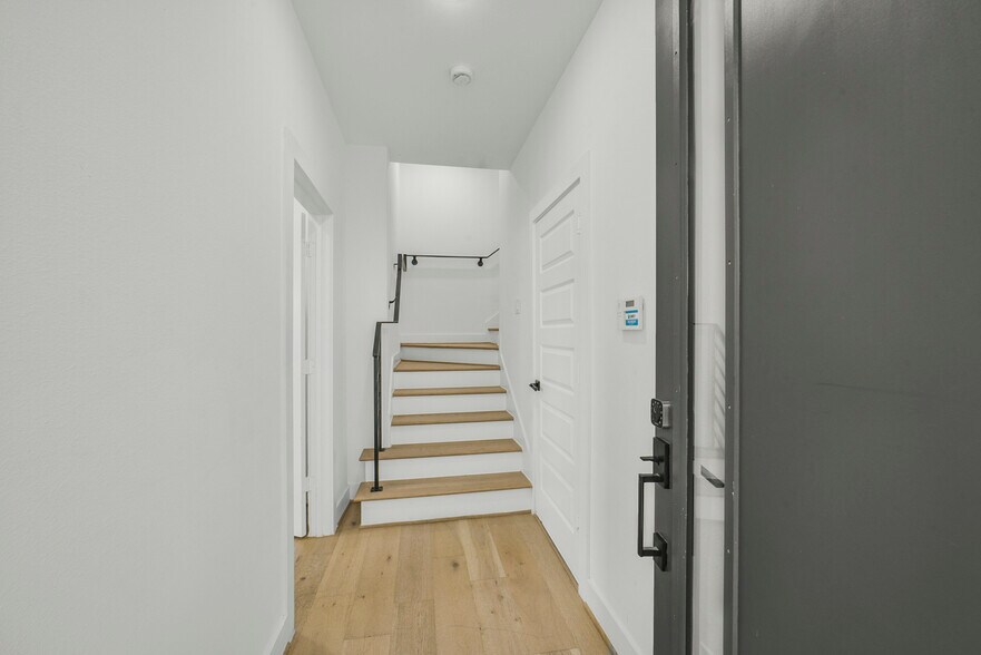 More Photos Of 316 Thornton Rd, Houston Apartments For Sale