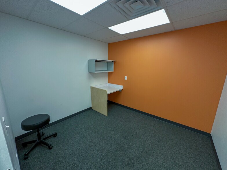 More Photos Of 1514-1528 W Springfield Rd, Taylorville Unknown For Lease