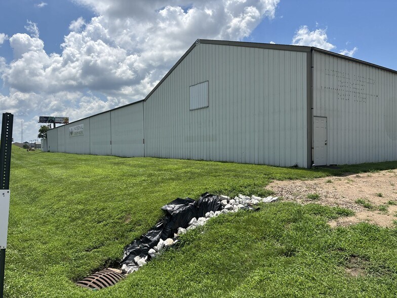 More Photos Of 800 N 3rd St, Terre Haute Warehouse For Lease