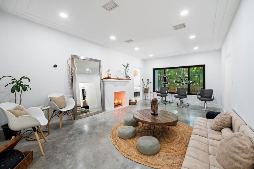 More Photos Of 5981 NE 6th Ave, Miami Office For Sale