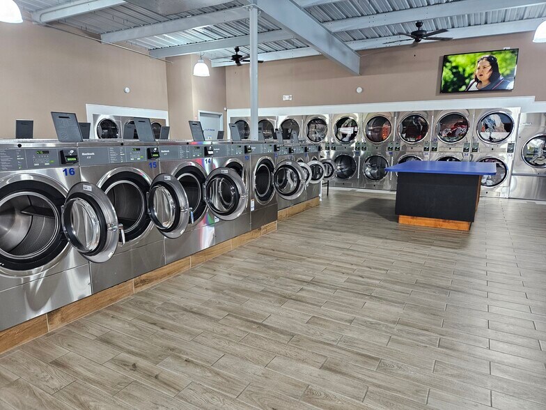 More Photos Of 3985 Underwood Rd, La Porte General Retail For Sale