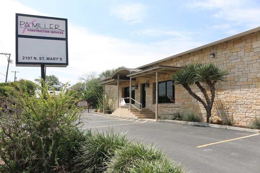 More Photos Of 2107 N Saint Marys St, San Antonio Loft Creative Space For Lease