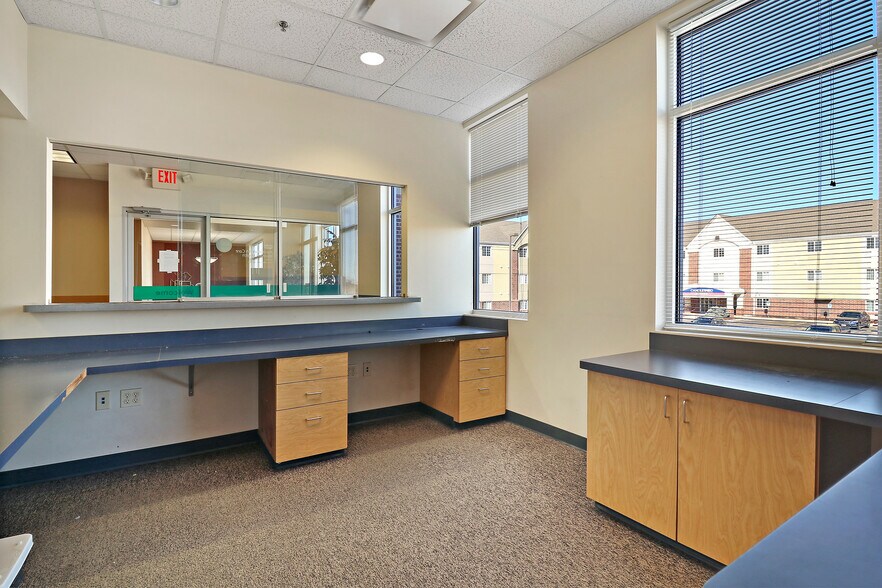 More Photos Of 10222 74th St, Kenosha Medical For Lease