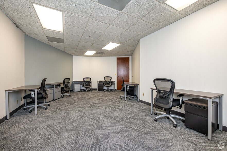 More Photos Of 650 Poydras St, New Orleans Coworking Space