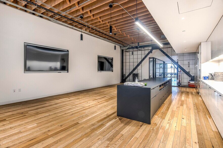 More Photos Of 510-514 S Broadway, Los Angeles Office For Lease