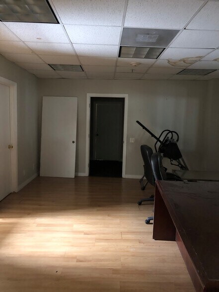 More Photos Of 95 N Arroyo Pky, Pasadena General Retail For Sale