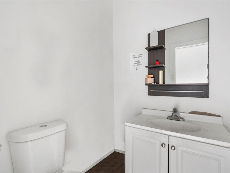 More Photos Of 17535 NW 2nd Ave, Miami Manufacturing For Sale