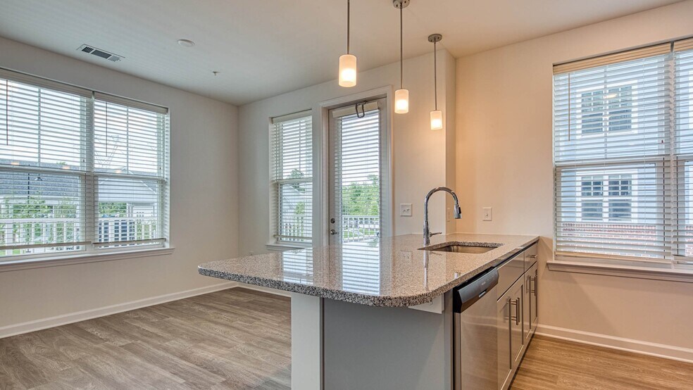 More Photos Of 5401 Commonwealth Centre Pky, Midlothian Apartments For Sale