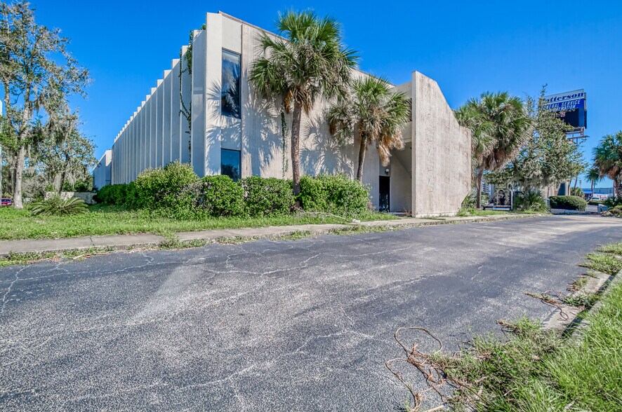 More Photos Of 6501 Arlington Expy, Jacksonville Office Residential For Lease