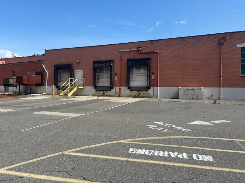 More Photos Of 1000 Robins Rd, Lynchburg Manufacturing For Lease