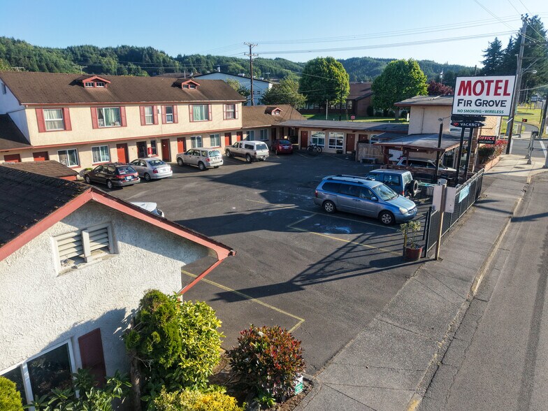 More Photos Of 2178 Winchester Ave, Reedsport Hotel For Sale