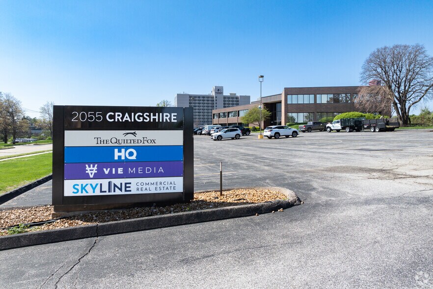 More Photos Of 2055 Craigshire Rd, Saint Louis Office For Lease