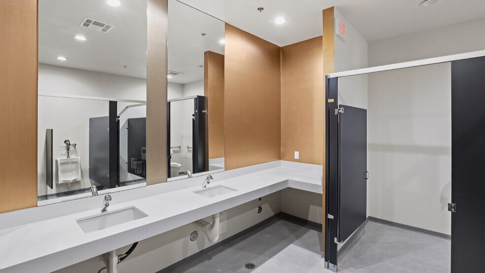 More Photos Of 2250 Maple Ave, Los Angeles Warehouse For Lease