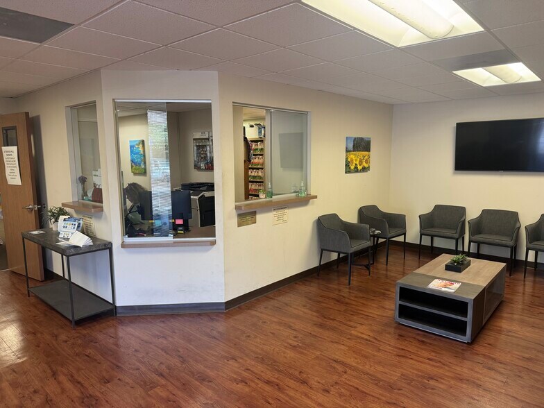 More Photos Of 2045 Royal Ave, Simi Valley Medical For Lease