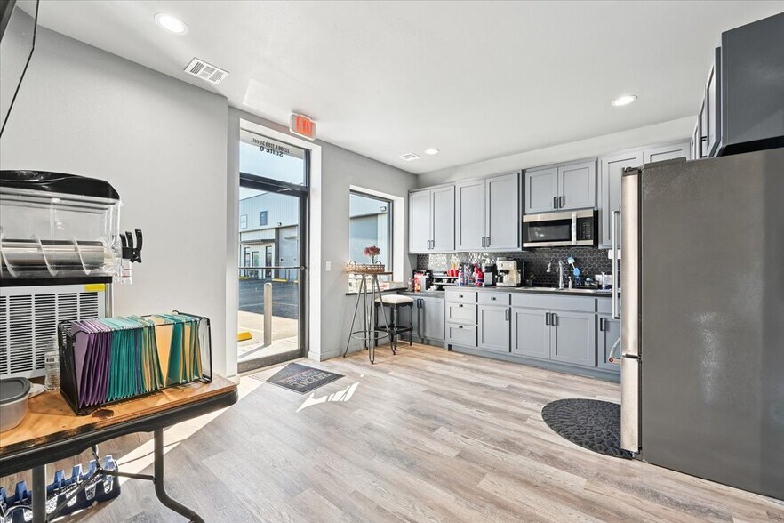 More Photos Of 22390 E 111th St, Broken Arrow Warehouse For Lease