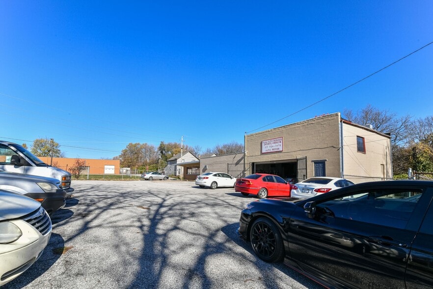 More Photos Of 715 W 30th St, Indianapolis Auto Repair For Sale