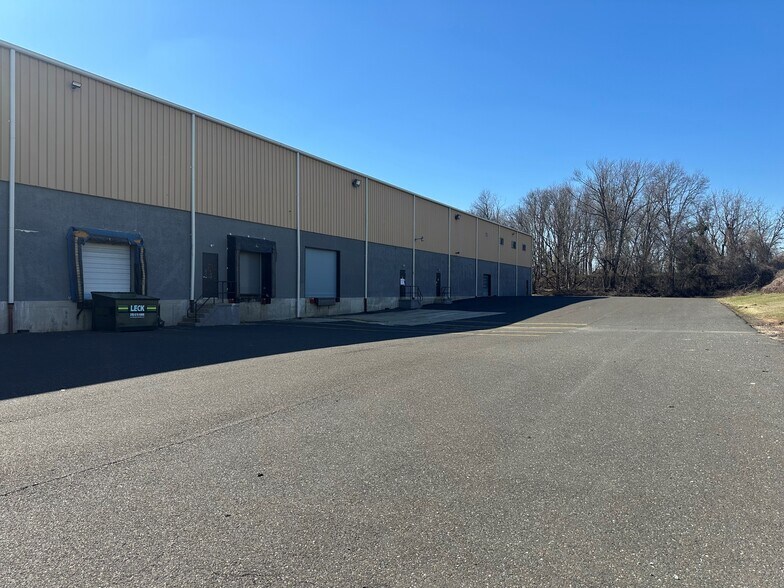 More Photos Of 200 Park Ave, Warminster Township Warehouse For Lease