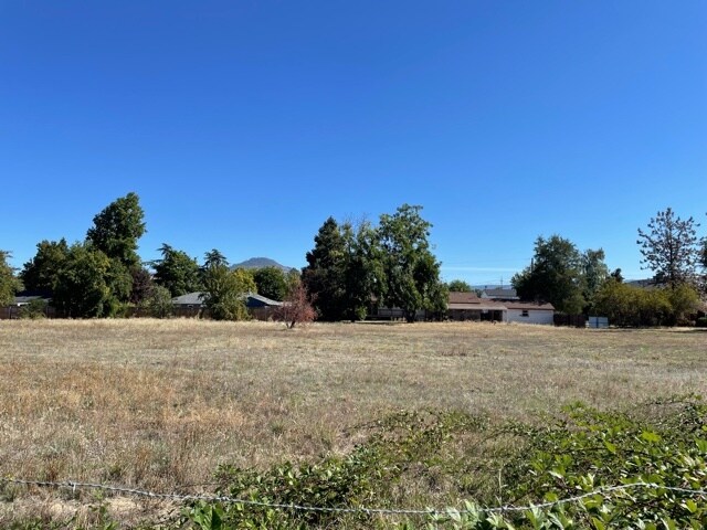 More Photos Of 1215 Covina Ave, Medford Land For Lease