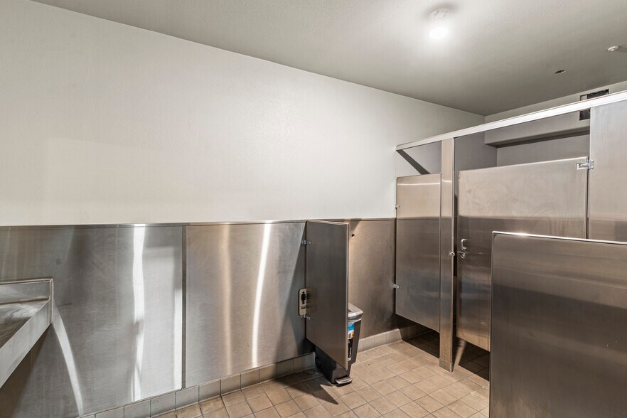 More Photos Of 253 E Harris Ave, South San Francisco Warehouse For Sale