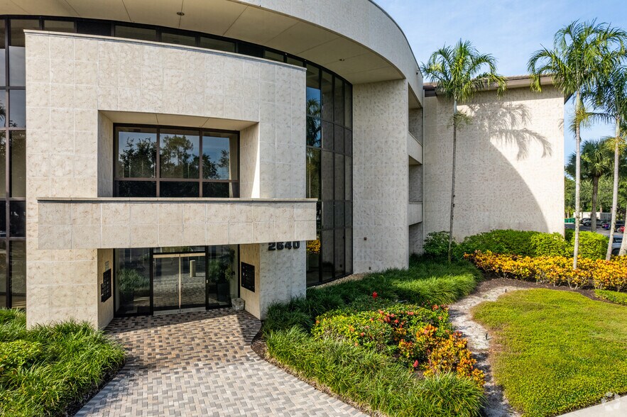 More Photos Of 2640 Golden Gate Pky, Naples Office For Lease