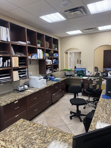 More Photos Of 300-322 NW Bethany Dr, Port Saint Lucie Coworking Space