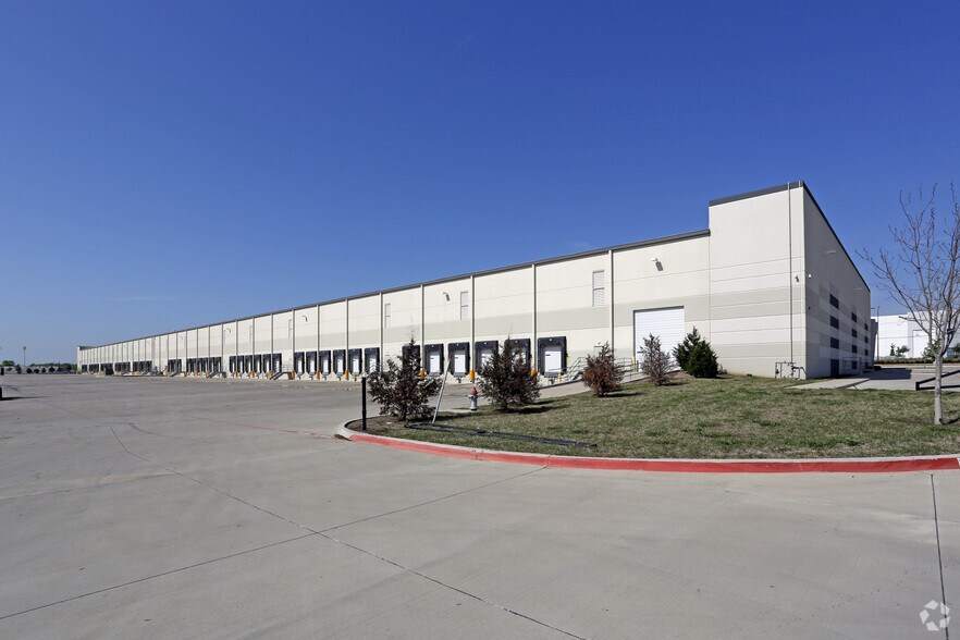 More Photos Of 2300 Bardin Rd, Arlington Distribution For Lease